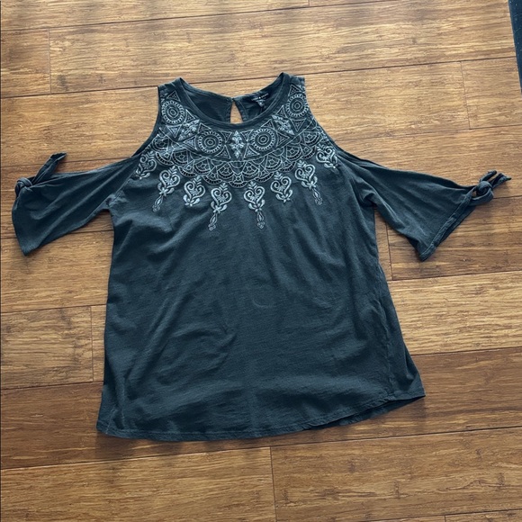 NWT Lucky Brand Embroidered Cold Shoulder Top Black Boho — Size M - Picture 6 of 9